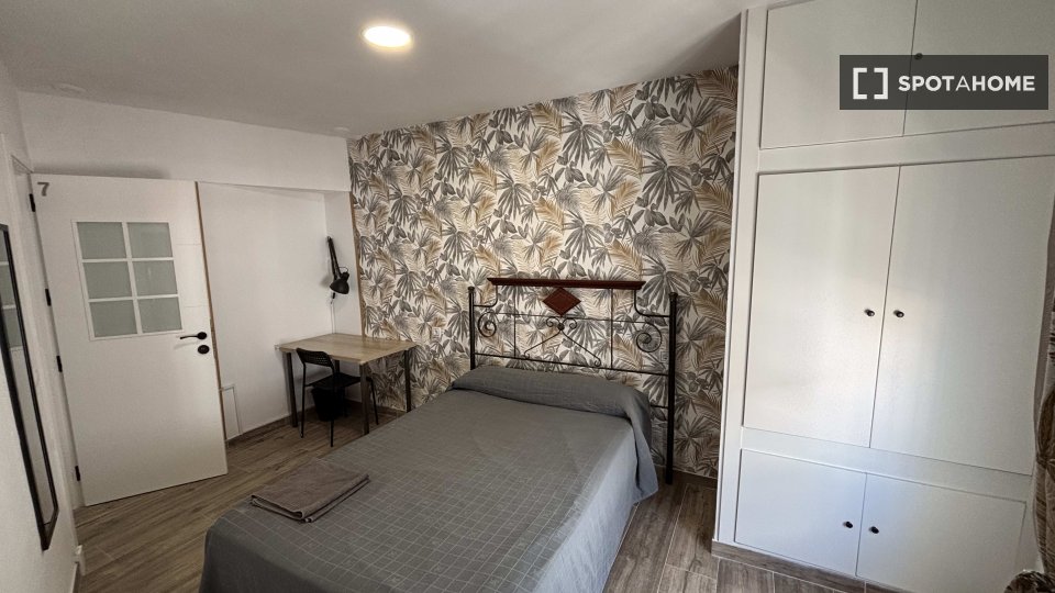 Habitación en piso compartido en alquiler en Mentidero, Cádiz.
