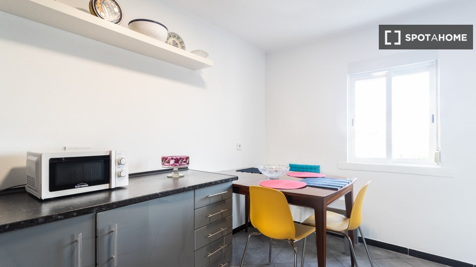 Double room Lisbon, 4 beds, 110m² — photo 8