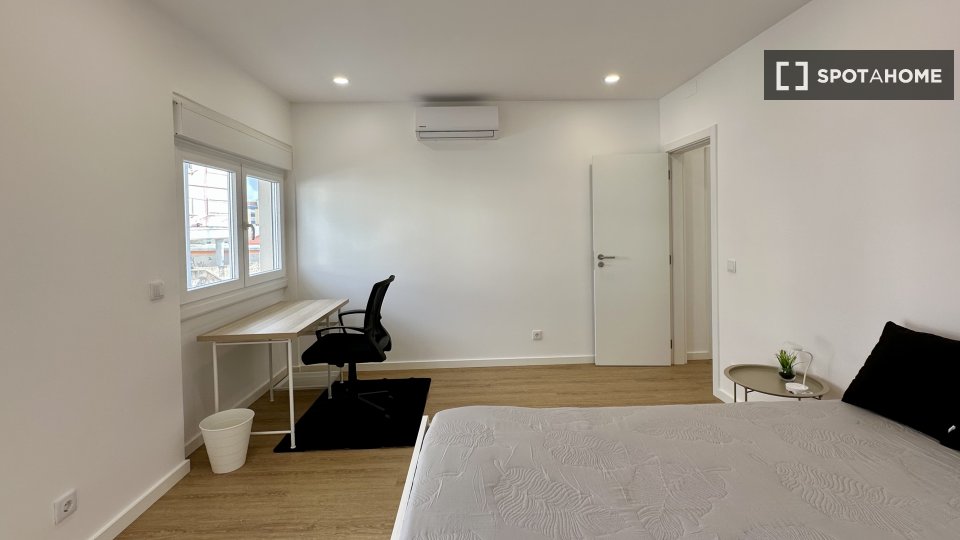 Double room Lisbon, 2 beds, 45m² — photo 1