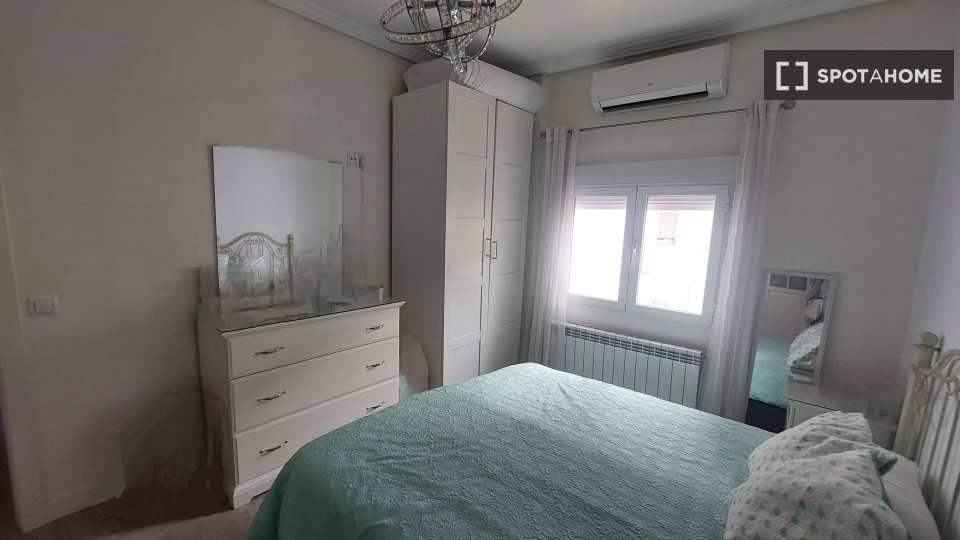 Double room Madrid, 2 beds — photo 6