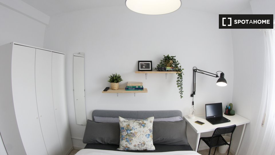 Double room Madrid, 5 beds, 100m² — photo 2