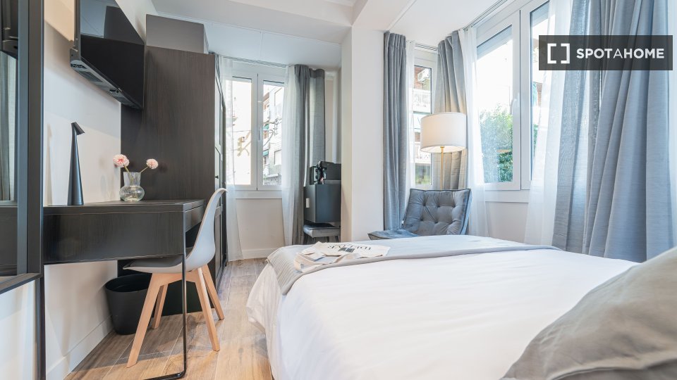 Double room Barcelona, 7 beds, 200m² — photo 4