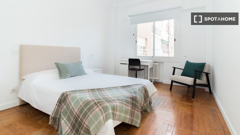 Double room Madrid, 10 beds, 380m² — photo 18