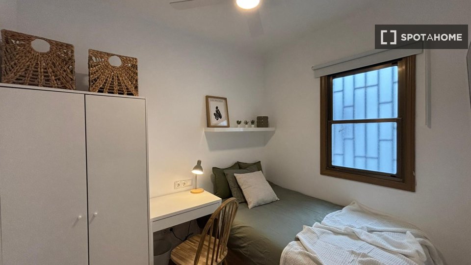 Double room Barcelona, 4 beds, 85m² — photo 13