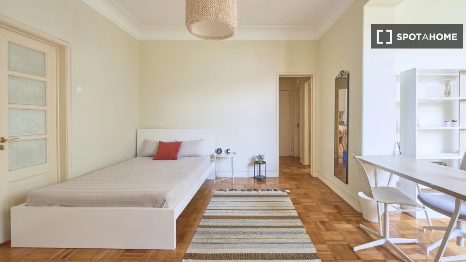 Double room Lisbon, 6 beds — photo 13
