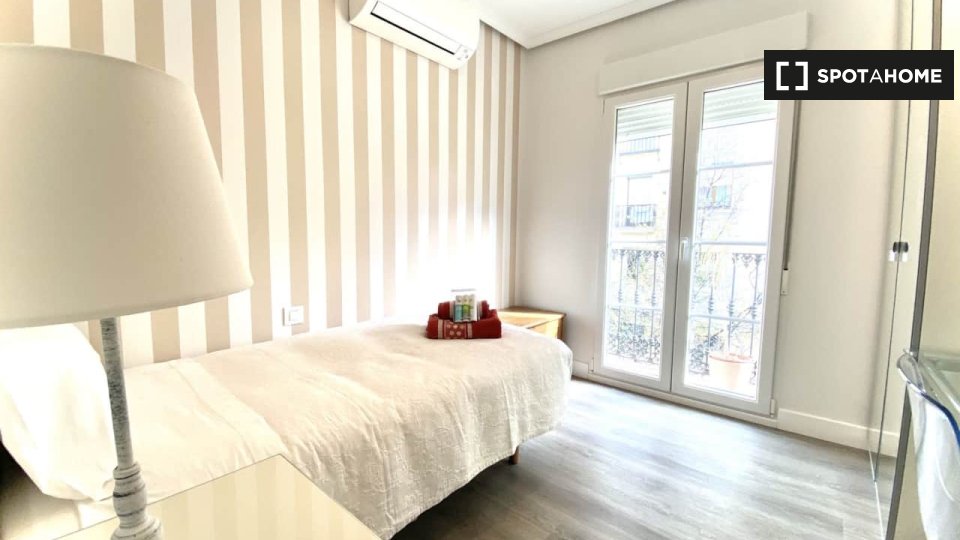 Double room Madrid, 6 beds, 200m² — photo 1