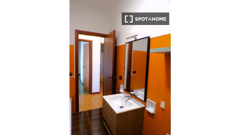 Double room Bologna, 5 beds — photo 9