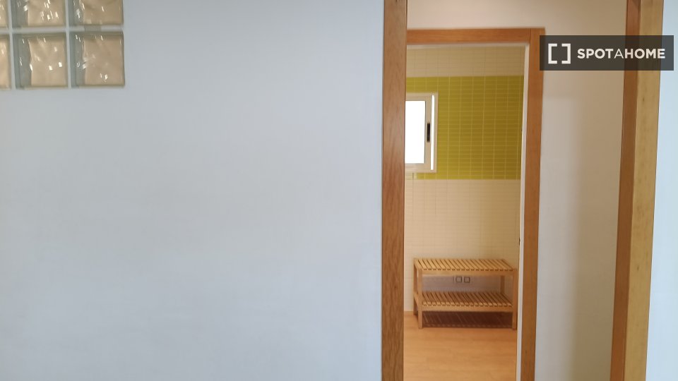 Double room Valencia, 3 beds, 160m² — photo 5