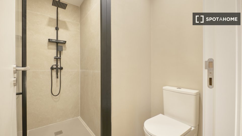 Double room Lisbon, 9 beds — photo 15