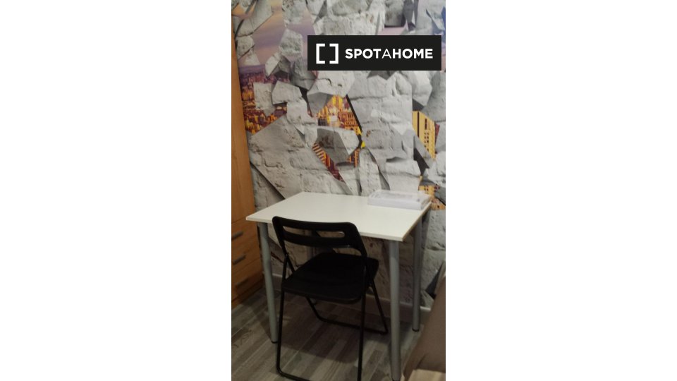Double room Madrid, 3 beds, 68m² — photo 4