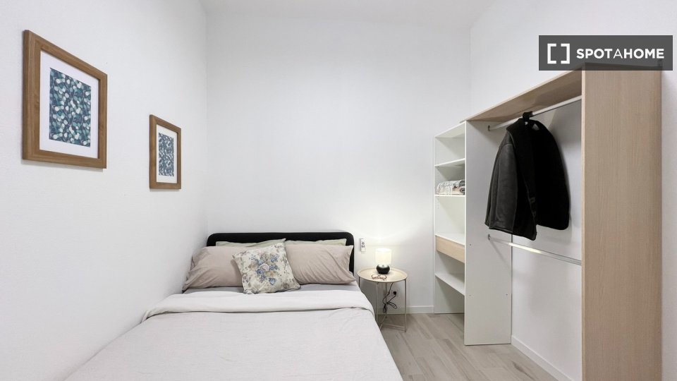 Double room Madrid, 6 beds — photo 11