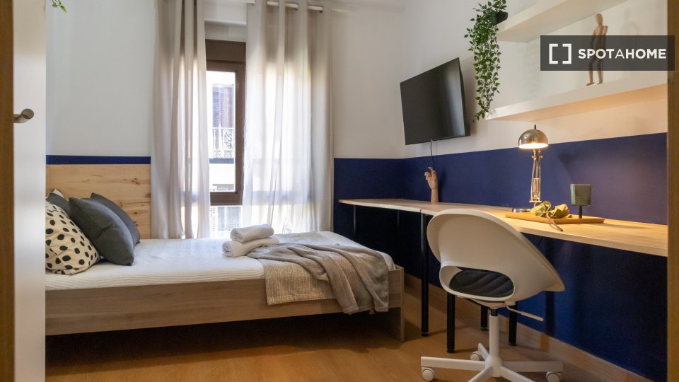 Double room Madrid, 7 beds, 140m² — photo 22