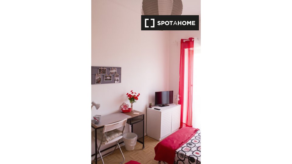 Double room Lisbon, 3 beds, 70m² — photo 6