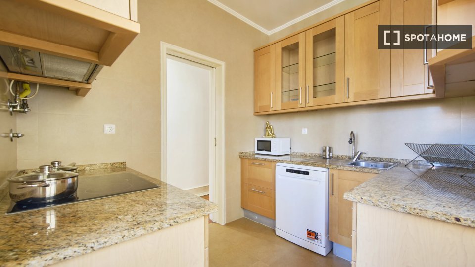 Double room Lisbon, 6 beds — photo 16