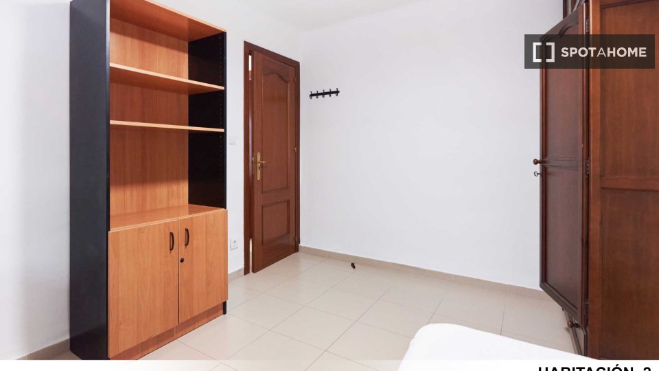 Double room Seville, 3 beds — photo 34