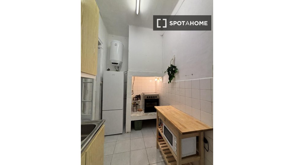 Apartment Lisbon, 2 beds, 75m² — photo 22