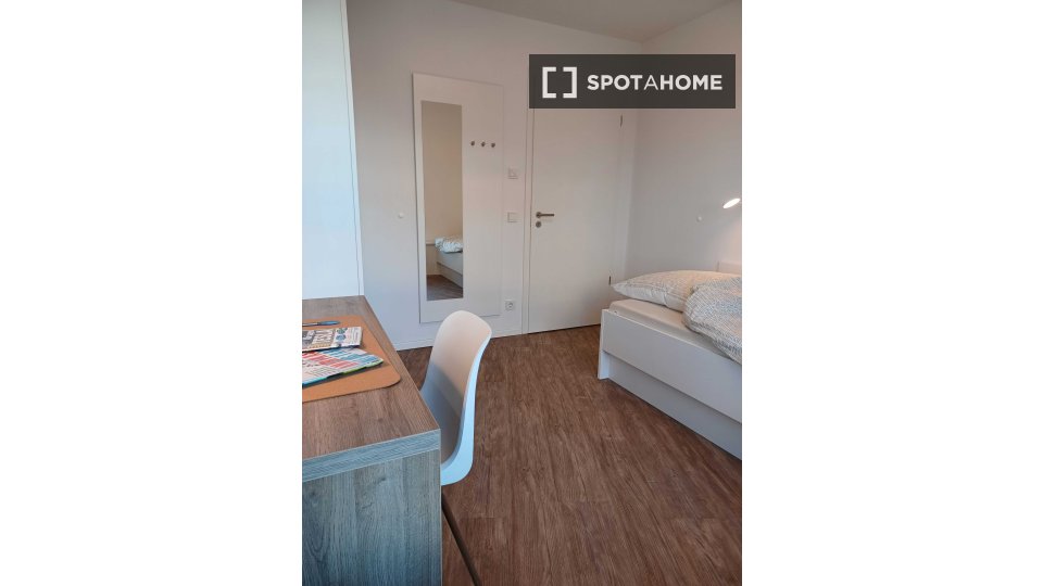 Double room Berlin, 2 beds, 82m² — photo 43
