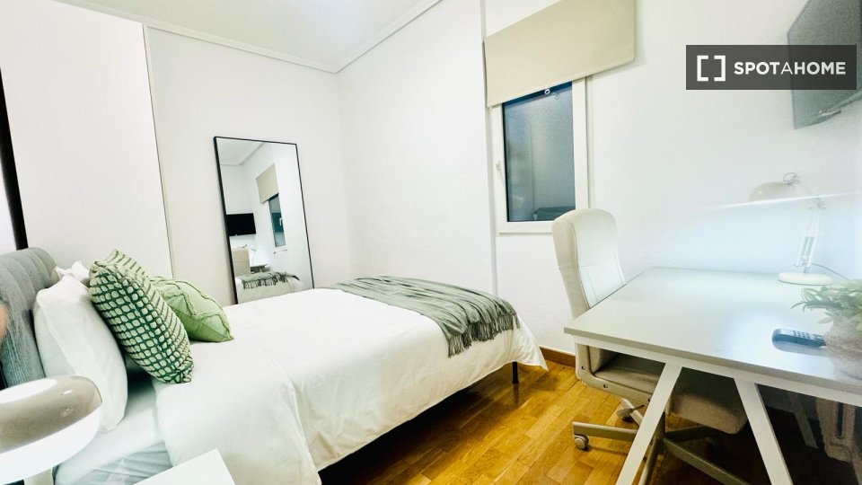 Double room Madrid, 6 beds — photo 16