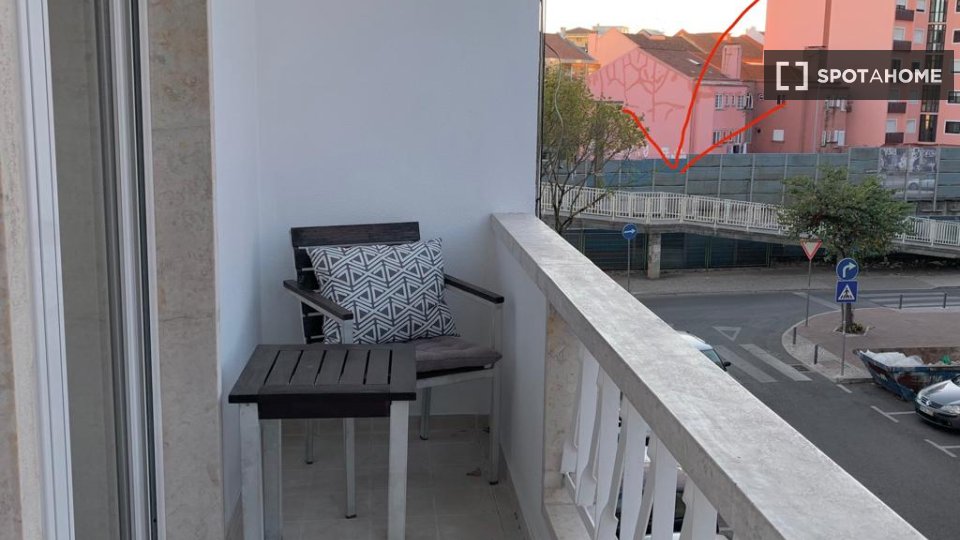 Double room Lisbon, 4 beds, 80m² — photo 15