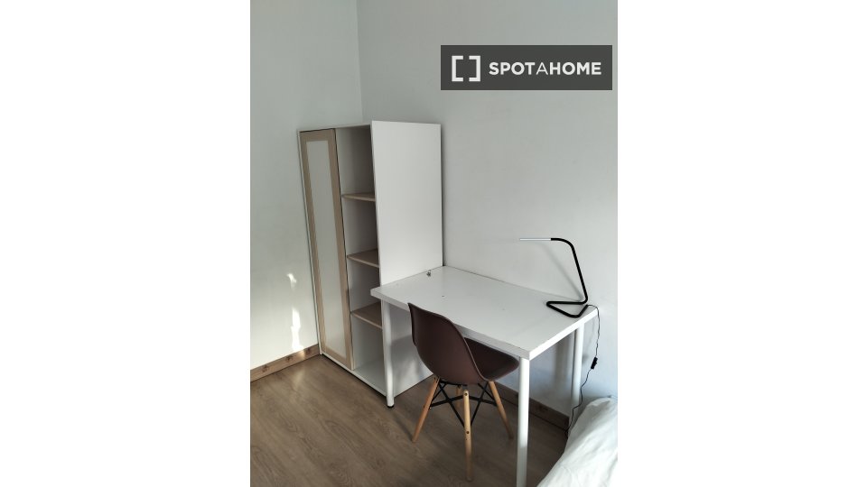Double room Lisbon, 3 beds, 60m² — photo 20