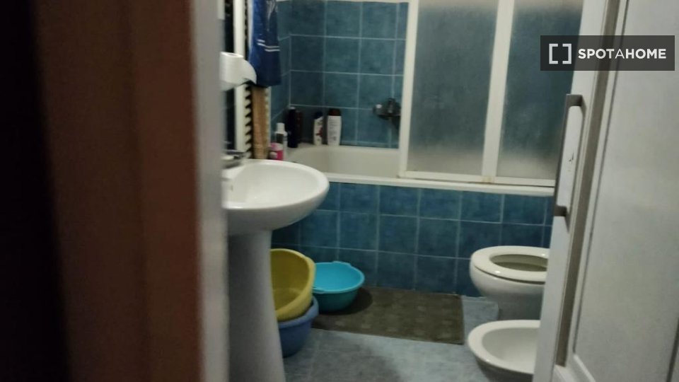 Double room Naples, 3 beds — photo 15