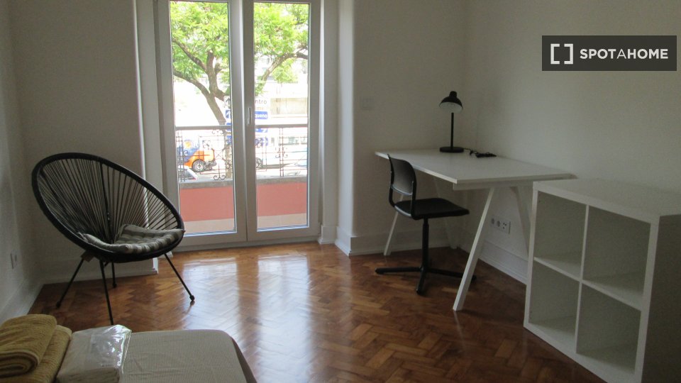 Double room Lisbon, 5 beds, 130m² — photo 4