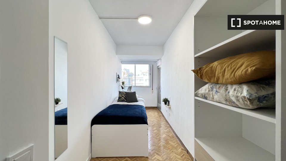 Double room Madrid, 5 beds, 95m² — photo 5