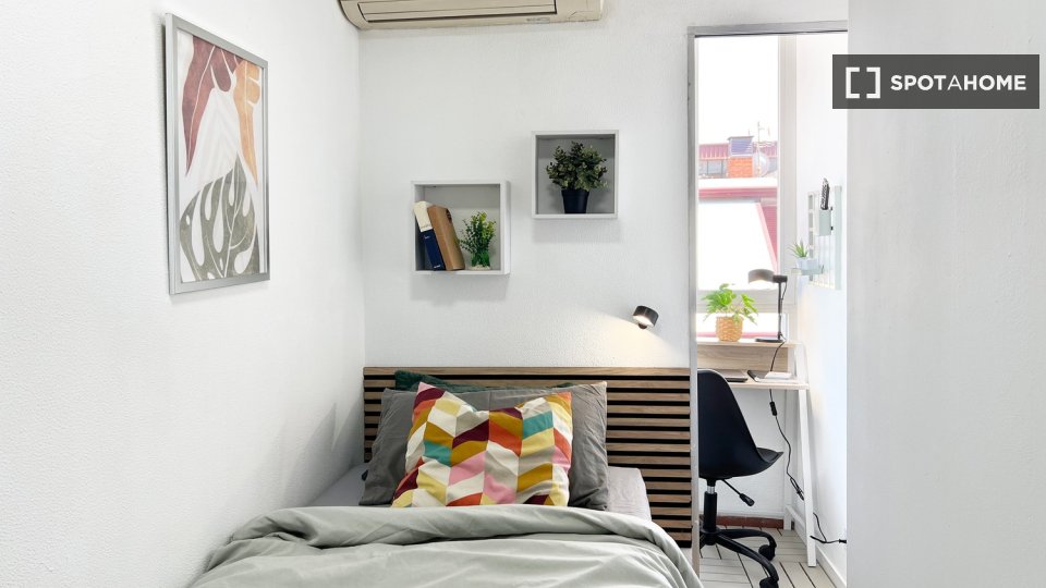 Double room Madrid, 6 beds — photo 2