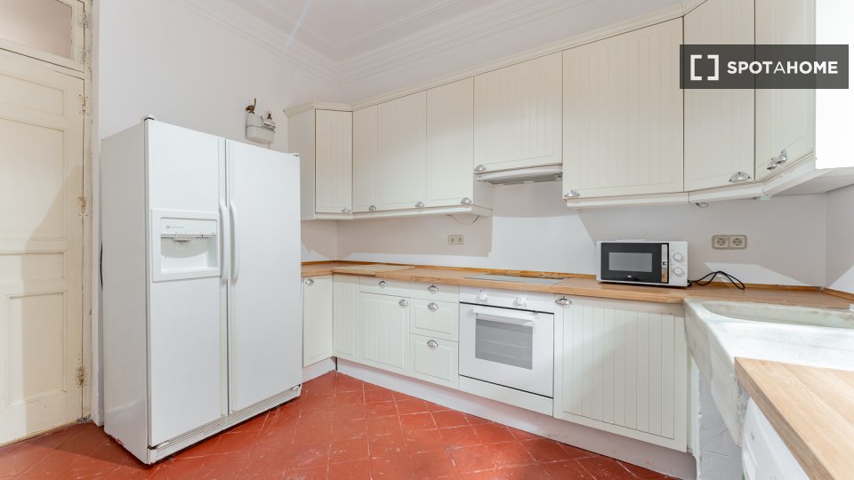 Double room Madrid, 10 beds, 173m² — photo 66