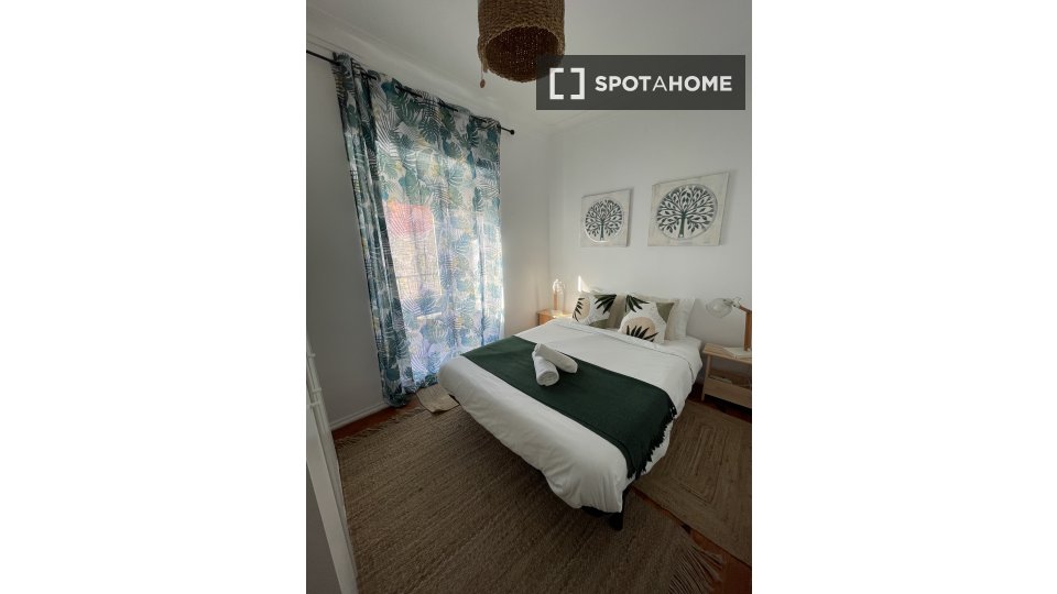 Double room Lisbon, 3 beds, 150m² — photo 9