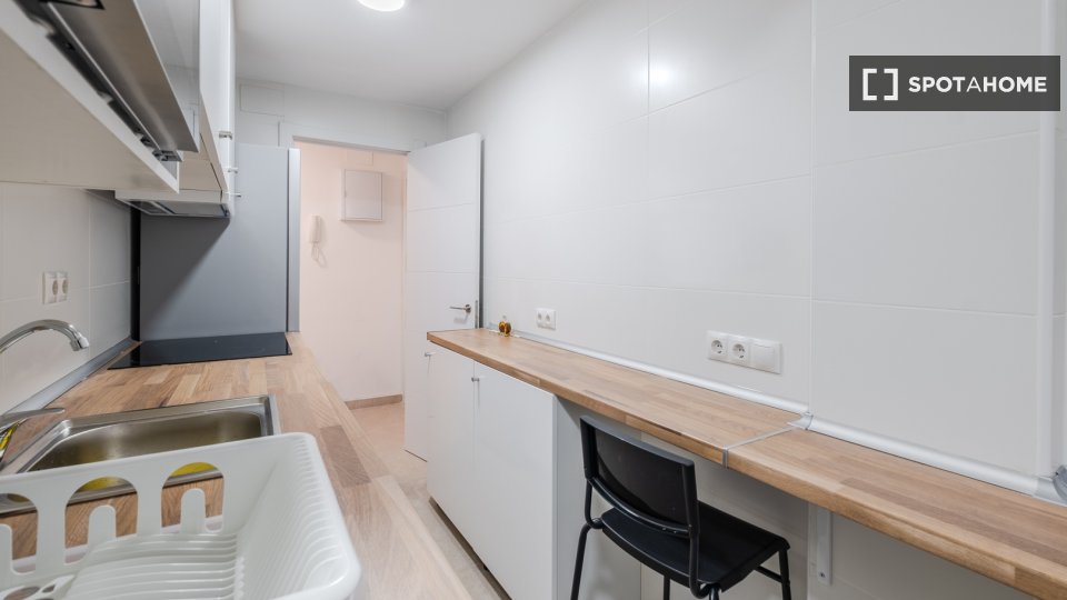 Double room Madrid, 3 beds — photo 22