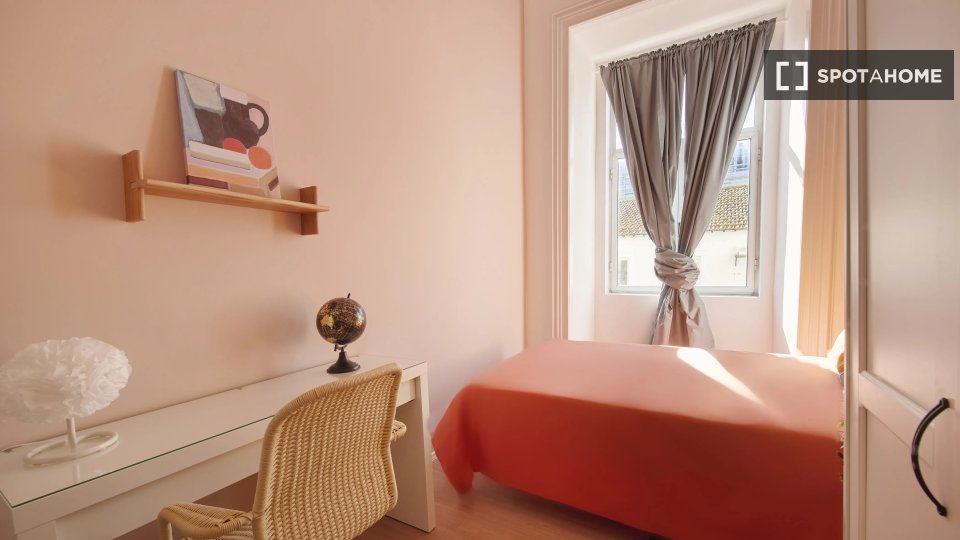 Double room Lisbon, 9 beds — photo 11