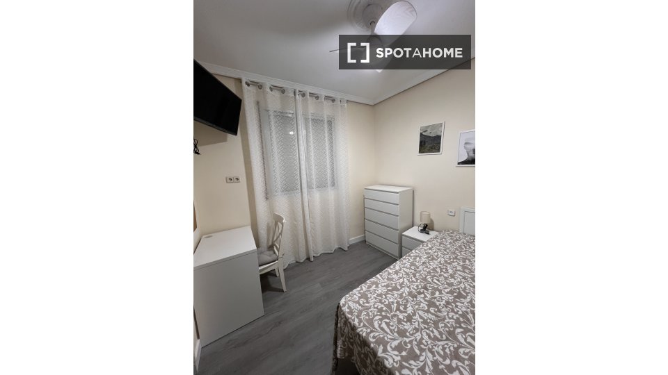 Double room Madrid, 8 beds, 275m² — photo 2