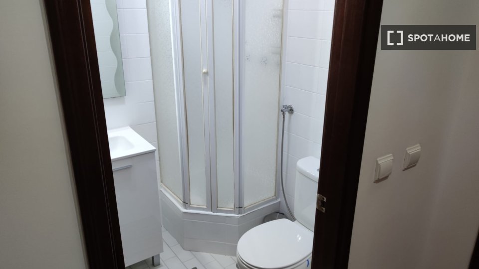 Double room Lisbon, 3 beds, 120m² — photo 28