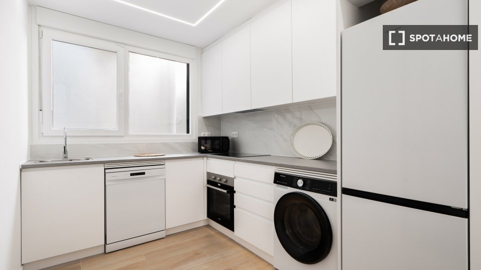 Double room Madrid, 4 beds, 140m² — photo 8
