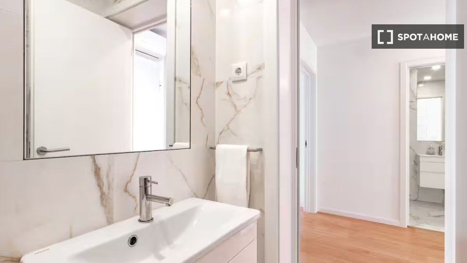 Apartment Porto, 2 beds, 63m² — photo 16