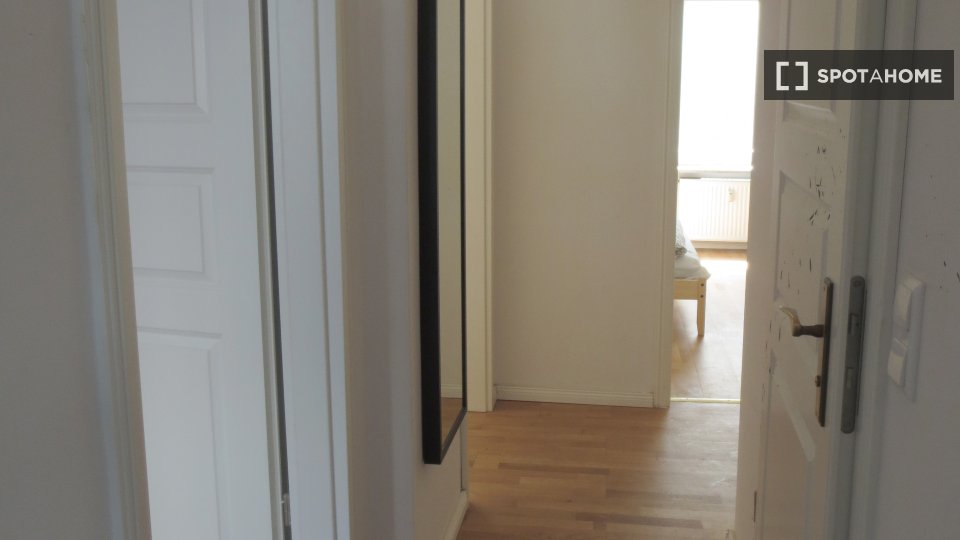 Double room Berlin, 3 beds, 63m² — photo 4