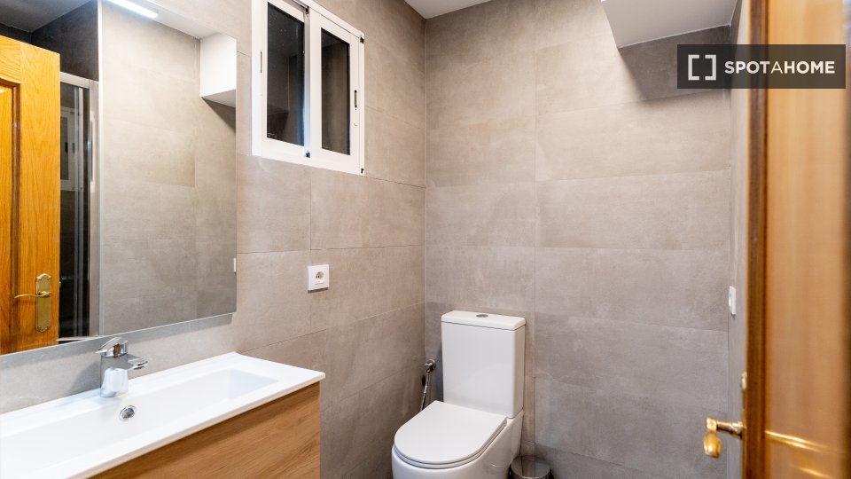 Double room Madrid, 5 beds — photo 2