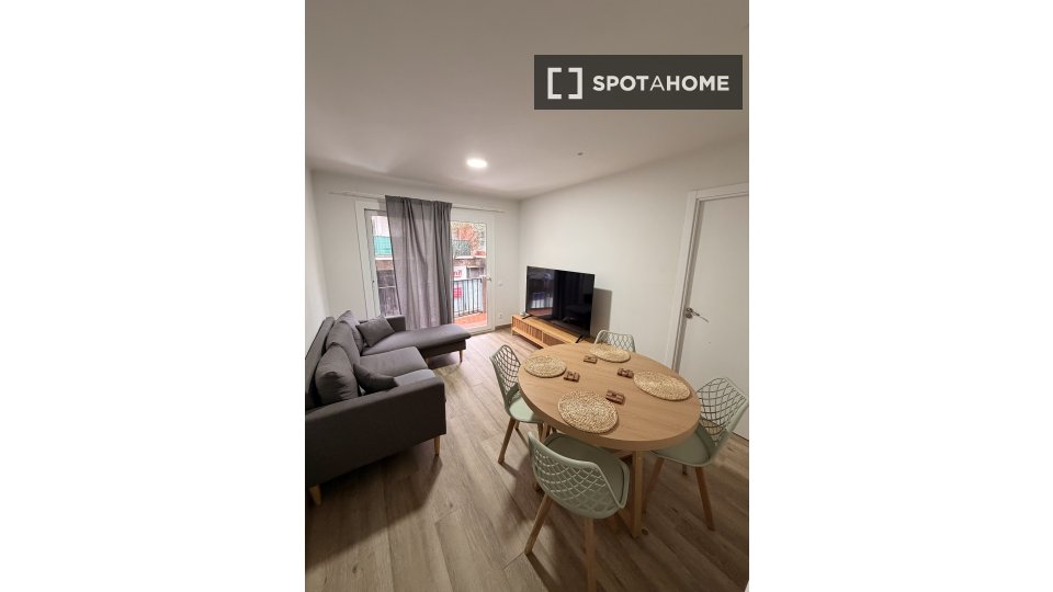 Double room Barcelona, 3 beds, 80m² — photo 2