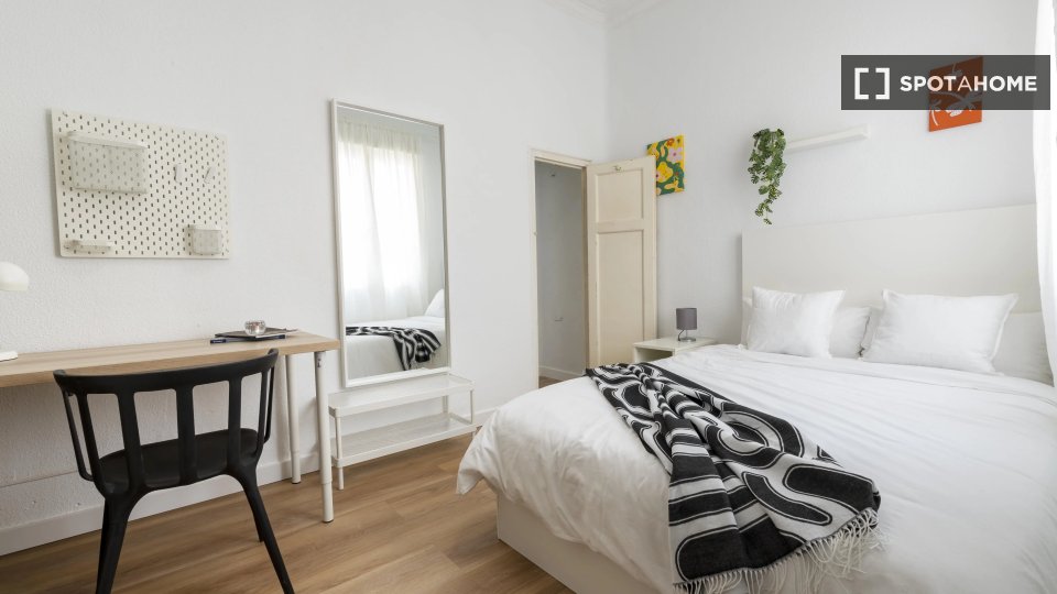 Double room Madrid, 5 beds — photo 18