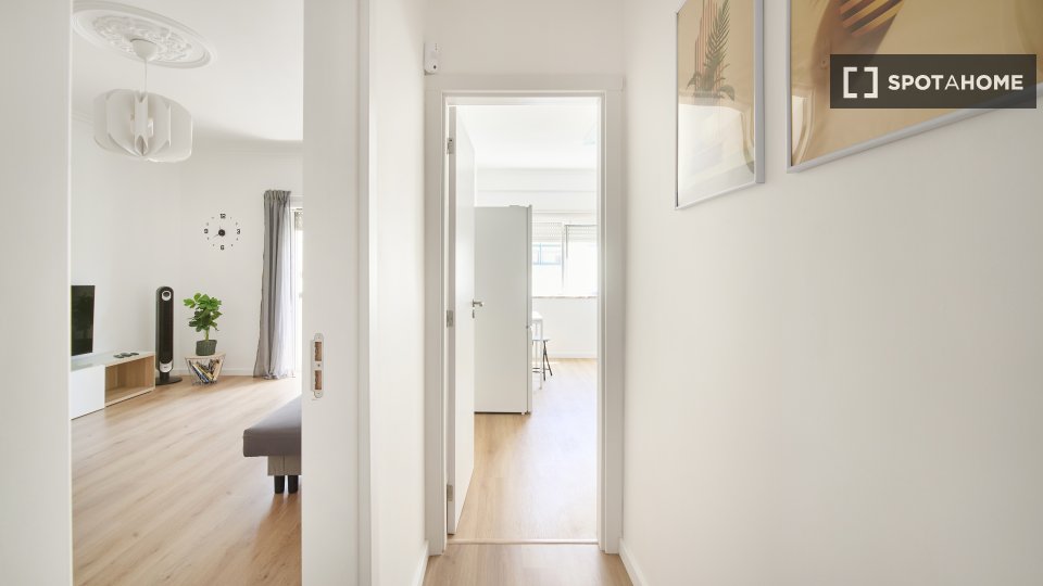 Apartment Lisbon, 2 beds, 80m² — photo 4