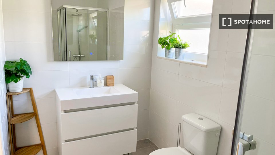 Apartment Lisbon, 2 beds, 95m² — photo 61