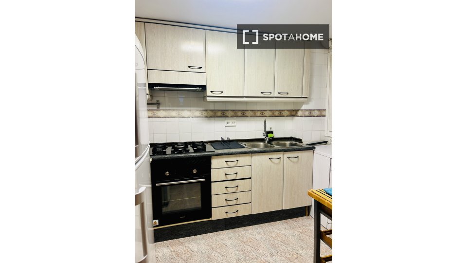 Apartment Valencia, 4 beds, 80m² — photo 23