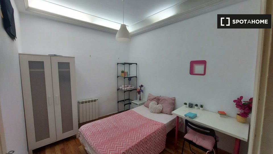 Double room Madrid, 7 beds, 180m² — photo 11