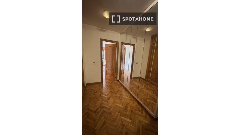 Double room Valencia, 5 beds, 240m² — photo 8