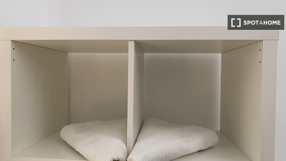 Double room Barcelona, 3 beds, 98m² — photo 12
