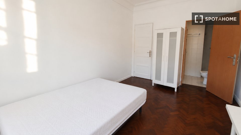 Double room Lisbon, 7 beds — photo 10