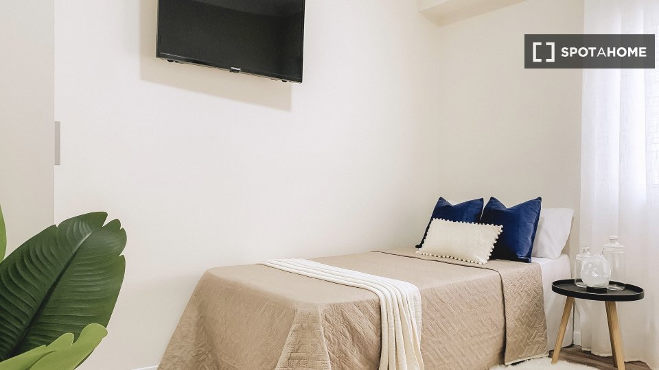 Double room Alicante, 5 beds — photo 9