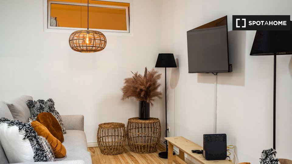Apartment Lisbon, 2 beds, 75m² — photo 12