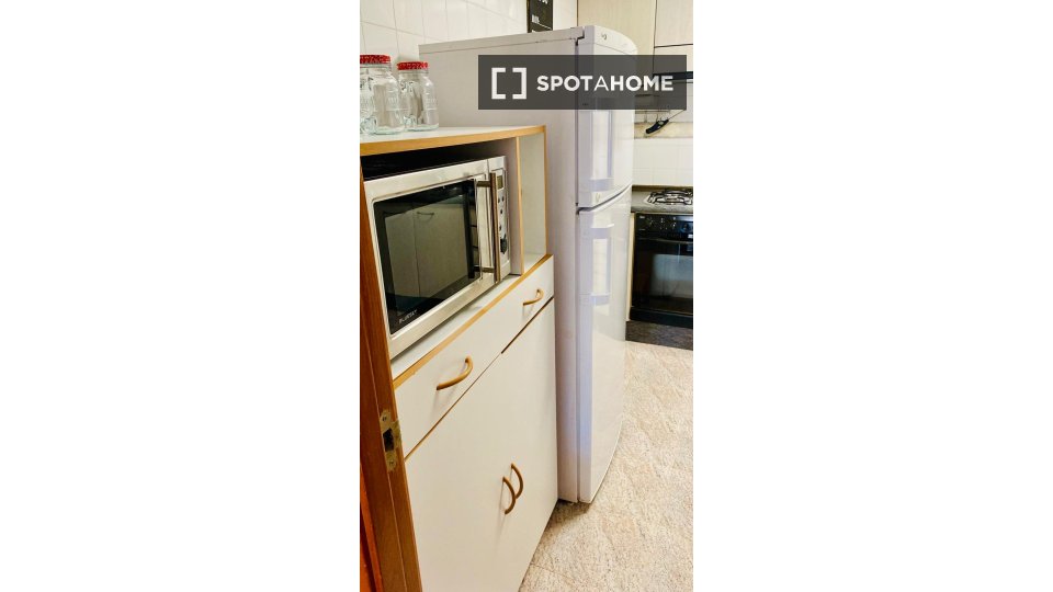Apartment Valencia, 4 beds, 80m² — photo 2